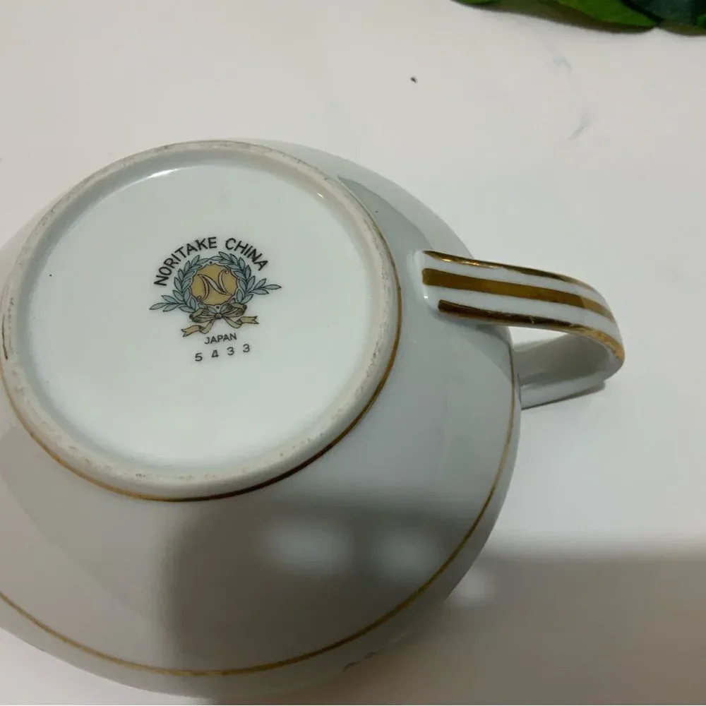Noritake 5433 Creamer Red and Gray Flowers Gray Band Japan G5